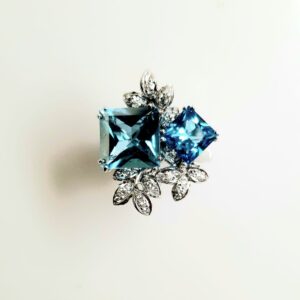 Blue Topaz & Diamonds Ring in 375 white gold