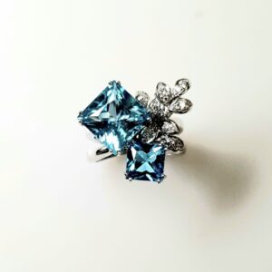 Blue Topaz & Diamonds Ring in 375 white gold