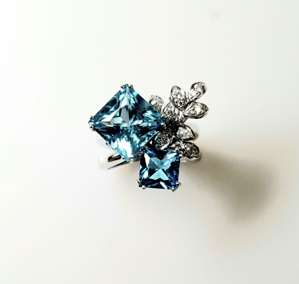 Blue Topaz & Diamonds Ring in 375 white gold