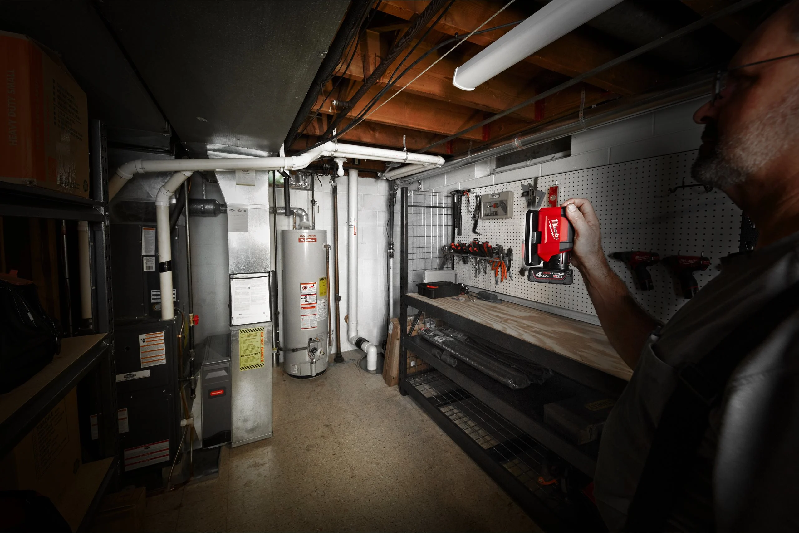 Milwaukee M12™ 700 Max Lumens Pivot Area Light (Bare) - Image 2