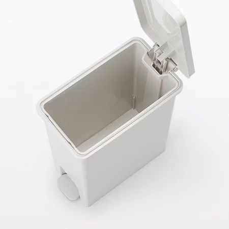 UJI Recycled Polypropylene Dust Bin with Foot Pedal - Image 3