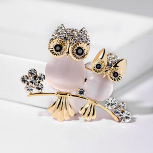 Bros Owl Elegan dengan Batu Mata Kucing & Kristal Bertatah