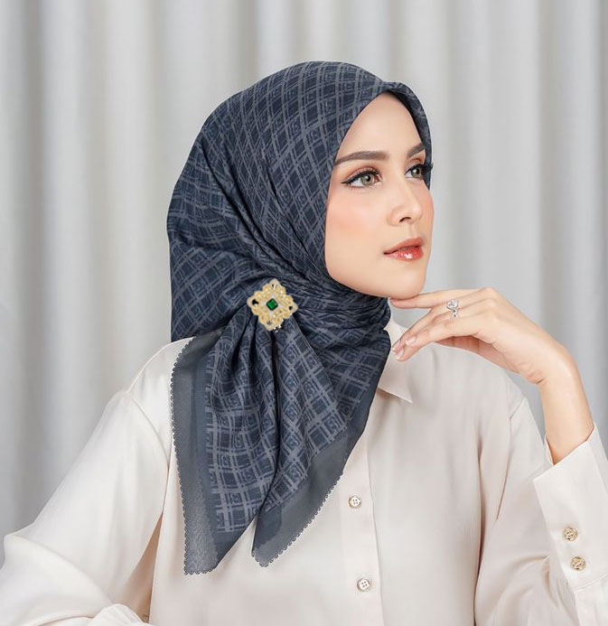 Bros Batu Zamrud Segi Empat Rekaan Perisai Gaya Diraja Mewah & Eksklusif - Image 4